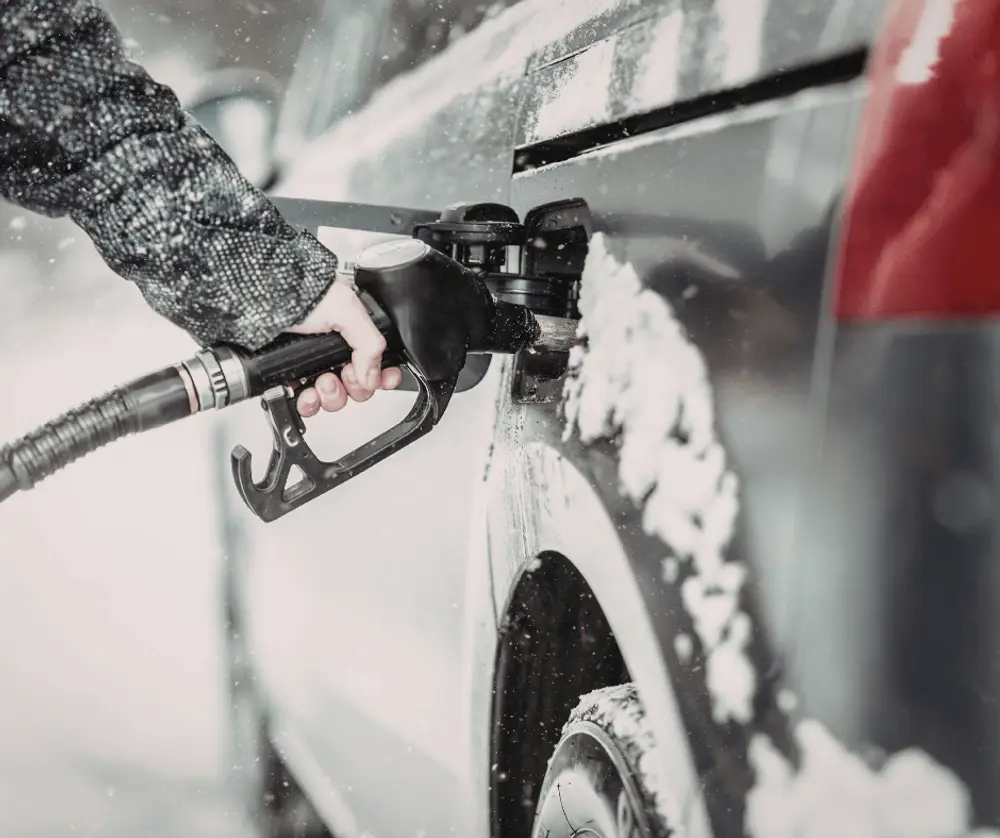 Dlaczego auto więcej pali zimą? Fakty, mity i realne liczby